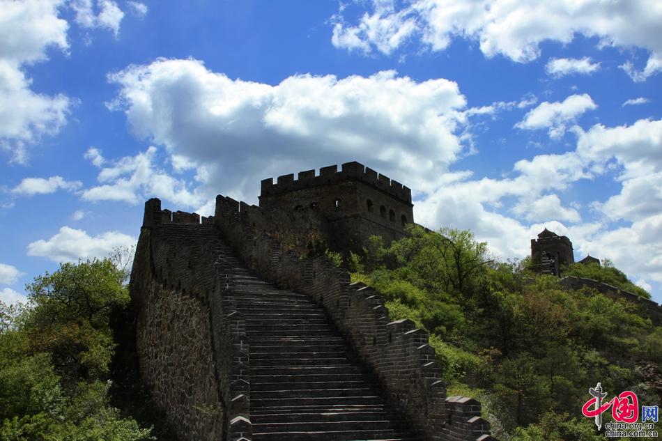 五一假期金山岭长城风起云涌、景色迷人(图)