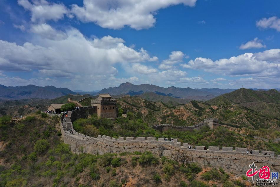 五一假期金山岭长城风起云涌、景色迷人(图)