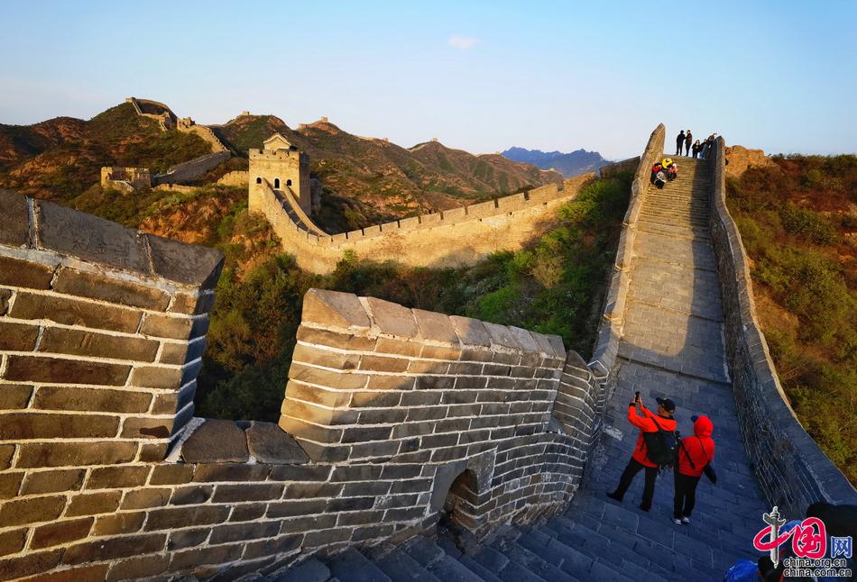 金山岭长城：立夏之日草木葱茏 一派生机勃勃