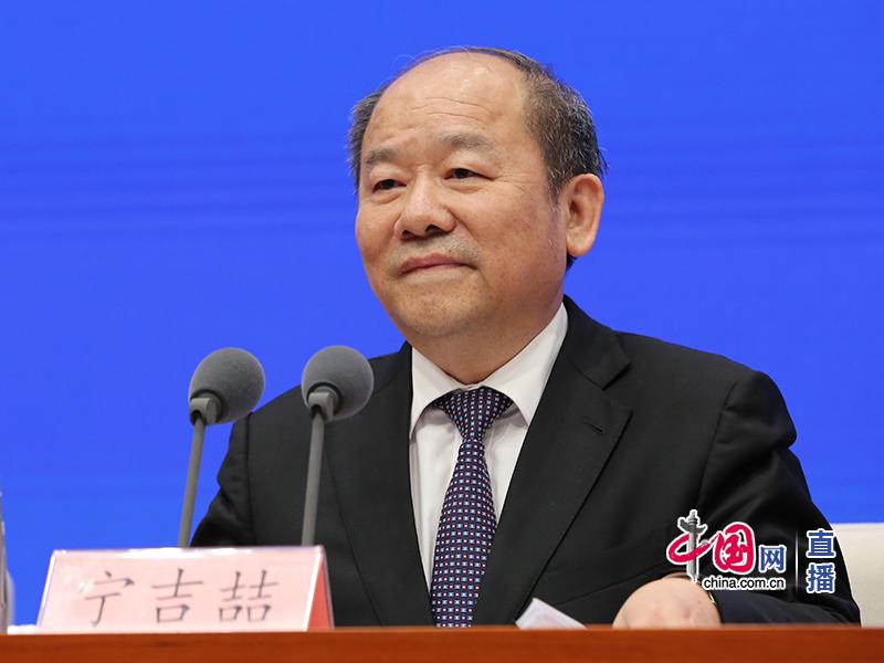 第七次全国人口普查：超2.18亿人具有大学文化程度 文盲率下降为2.67%