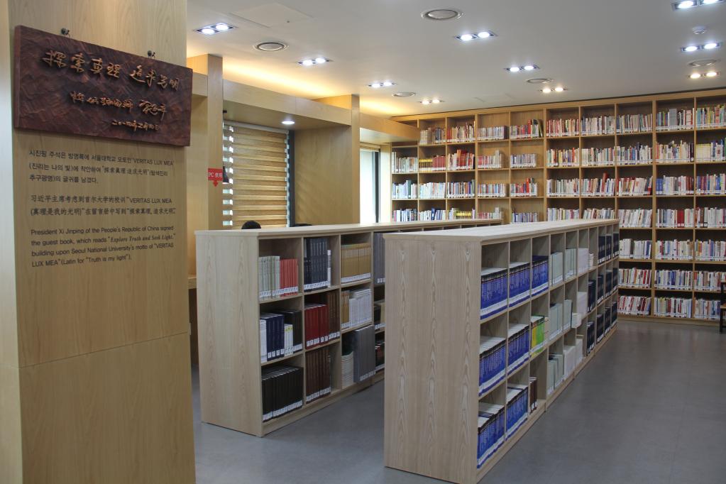 第一报道 | 在邻国这所最高学府里，有一间“习近平图书室”