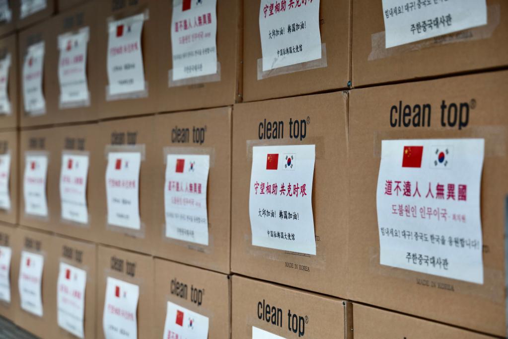 第一报道 | 在邻国这所最高学府里，有一间“习近平图书室”