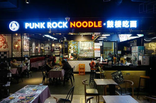 鼓楼东大街餐饮几个月一洗牌？资本面前，小饭店的倔强