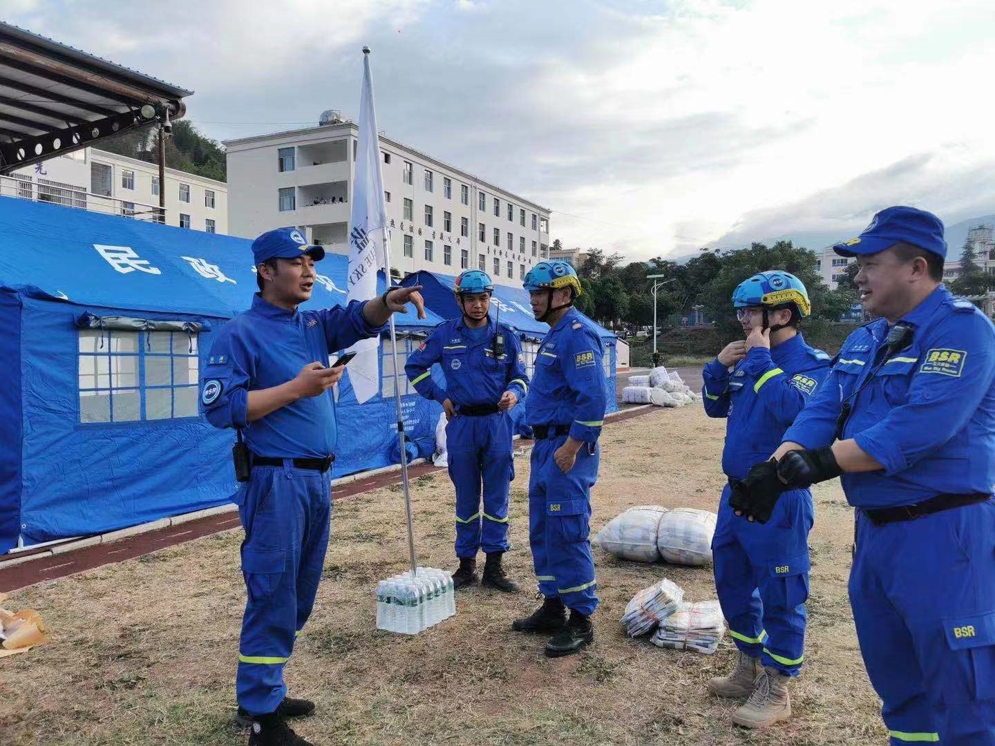蒙牛火速驰援云南、青海地震灾区，地震无情，人间有爱！