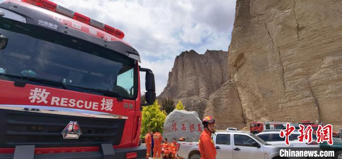 甘肃山地马拉松救援：攀爬百米高差山地，有遇难者落入崖底