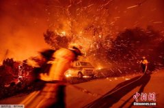 山火侵袭不断 美加州州长推20亿美元防治火灾计划