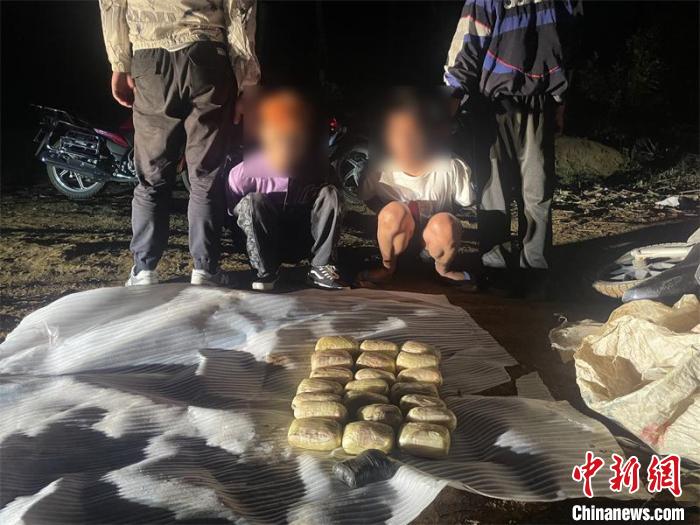 云南普洱：两男子心存侥幸运毒4公斤当场被擒