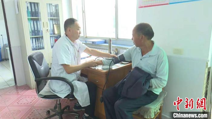 从风华正茂到年近半百 乡村医生守护山村24年