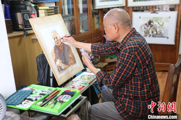 广西八旬老兵创作绘本 记录战时经历反映生活变迁