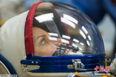 要上太空拍电影！俄女演员开始在飞船模拟器中训练