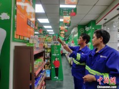 福州一便利店内设“爱心货栈” 免费供给临期食品