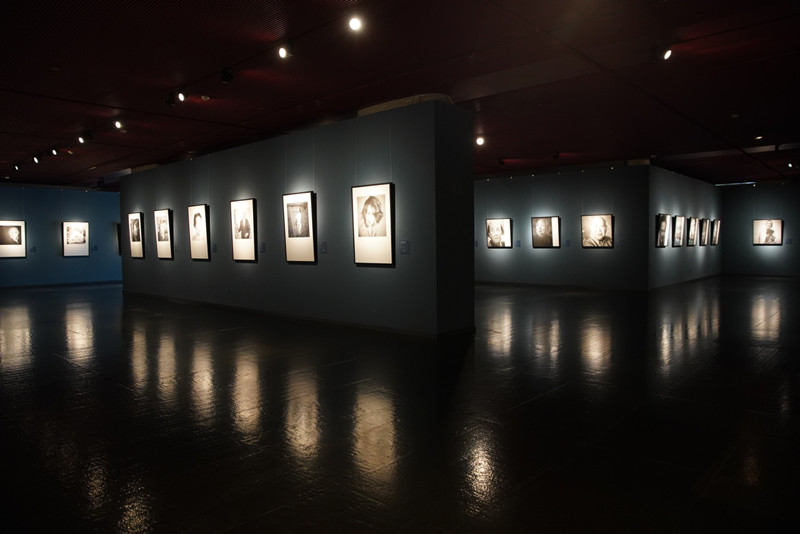 “艺术家——逄小威中外文化名人肖像摄影作品展”开幕
