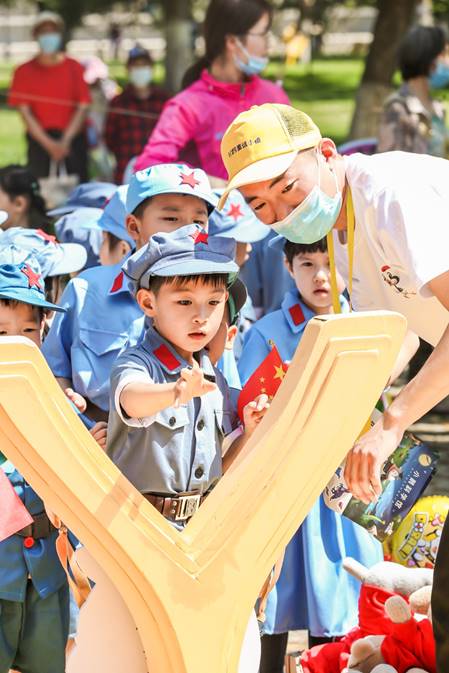 刷新两项吉尼斯世界纪录 从宝宝日到六一 飞鹤推动“高质量陪伴”落地