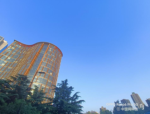 OPPO Reno6 Pro上手体验：AI焕采美妆全面升级 让人看到最美的你