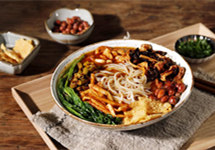 螺蛳粉、沙县小吃等入非遗 “街边美食”为啥这么火？