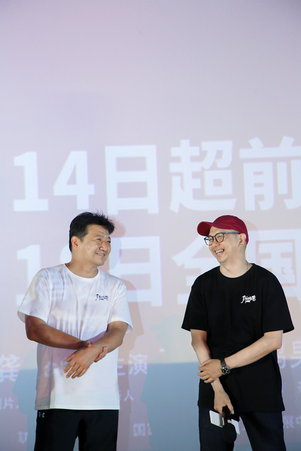 《了不起的老爸》昆明火爆路演 “老爸”王砚辉回家喜获家乡美食好礼