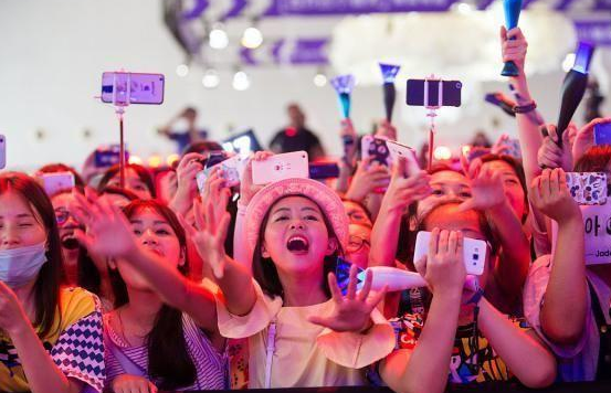 中央网信办启动专项行动 重点打击诱导未成年人投票打榜等5类“饭圈”乱象