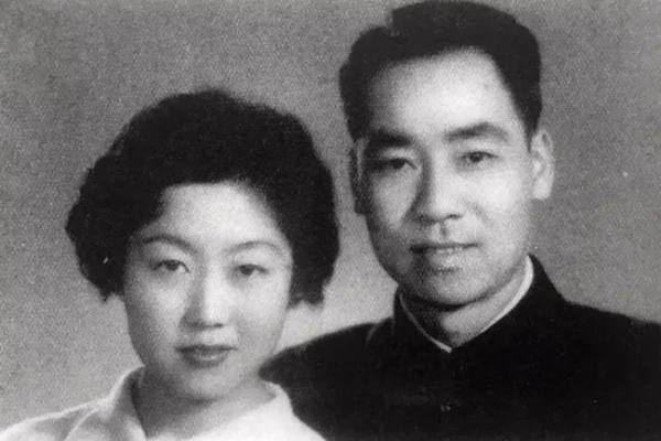 彤霞晓露沁君心 三美千古照后人——悼念译界泰斗许渊冲先生