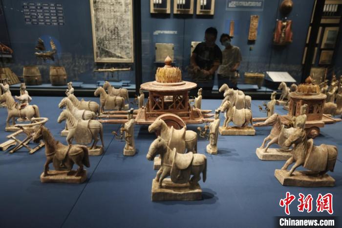 大运河的珍贵不仅在于流转千年的物质遗存，更在于运河畔“人间烟火”留下的非物质文化遗产。　泱波摄