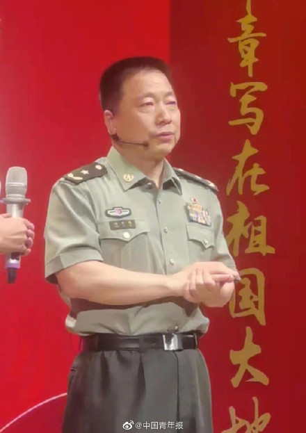 杨利伟：航天员仅螺丝就要卸1000多个 聂海胜出征前染黑了白发