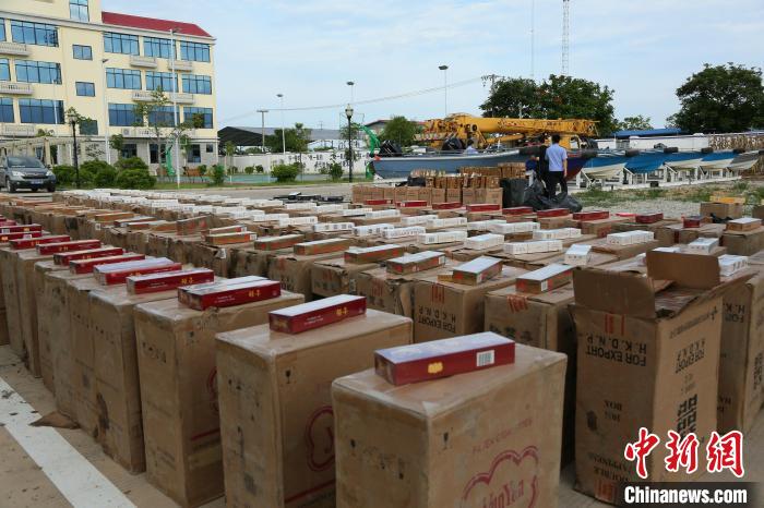 南宁海关水陆空联动 查扣涉嫌走私香烟8407条