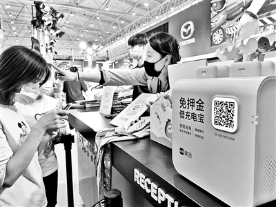 共享充电宝再涨价 用户吐槽“涨太快”