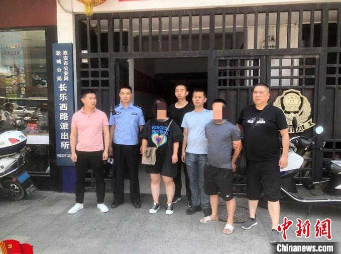 西安警方破获摩托车抢劫案追回金项链