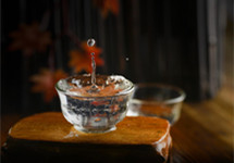 来伊份等四家公司股价大涨背后：企业跨界“喝酒”前景如何