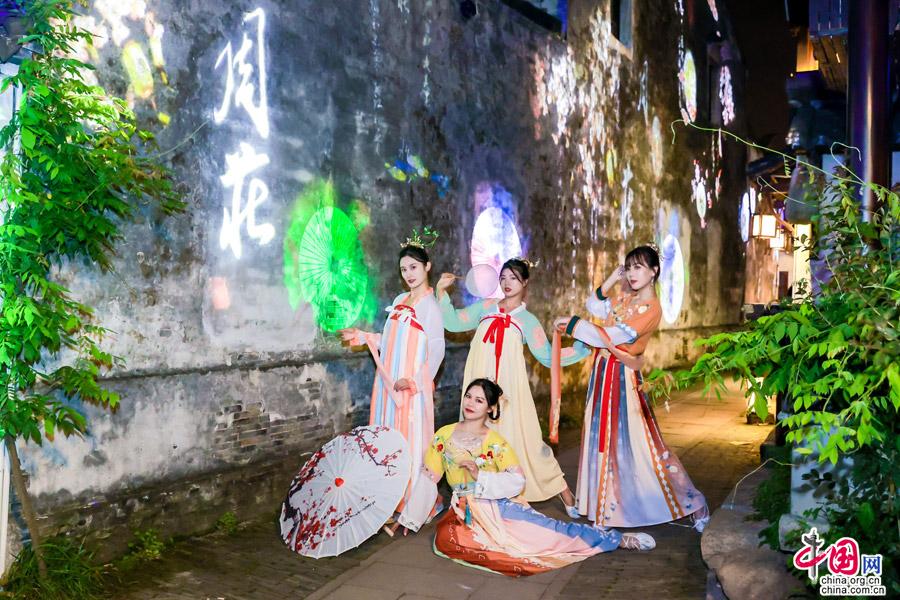 当国风遇见夜周庄 又见千年古镇人间烟火气(图)