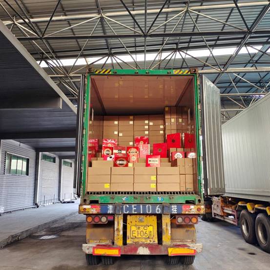 中国味道飘香海外 苏州稻香村第一批出口月饼装箱发货