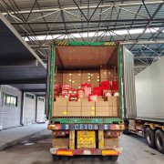 中国味道飘香海外 苏州稻香村第一批出口月饼装箱发货