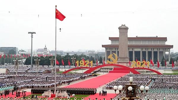 180米巨幕如何营造沉浸式剧场?总导演讲述庆典背后的挑战