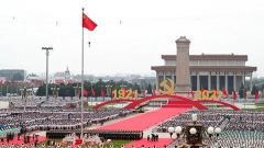 180米巨幕如何营造沉浸式剧场？总导演讲述庆典背后的挑战