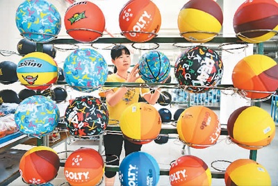 跨境电商规模5年增长近10倍 市场采购贸易方式快速发展