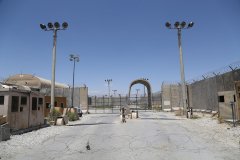 实地探访巴格拉姆基地！美军“开溜”，留下成堆垃圾和这些烂摊子……