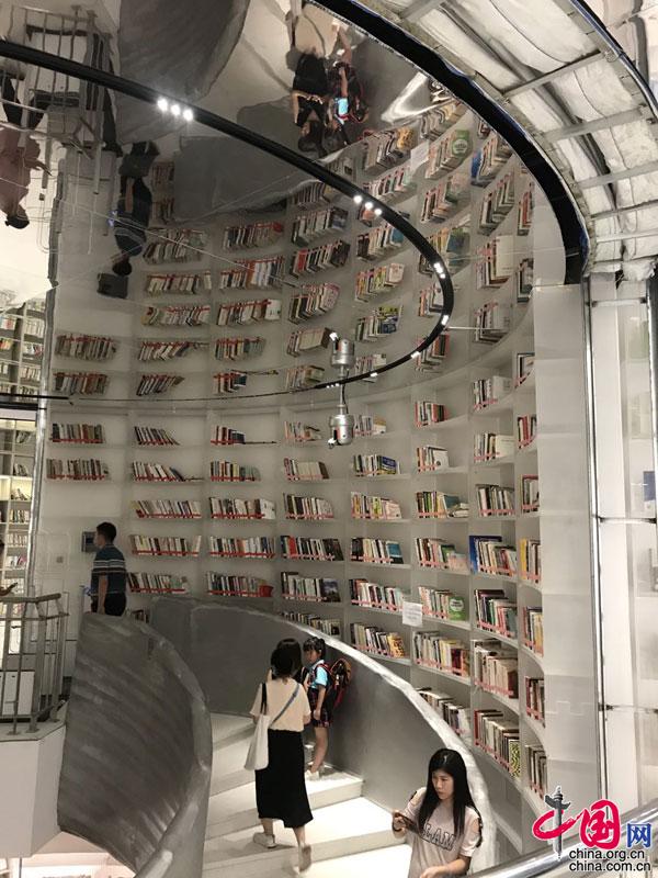 国图首个大型文创空间落地天津 近千种文创产品亮相