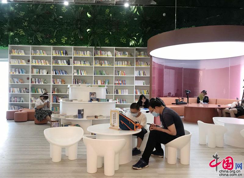 国图首个大型文创空间落地天津 近千种文创产品亮相