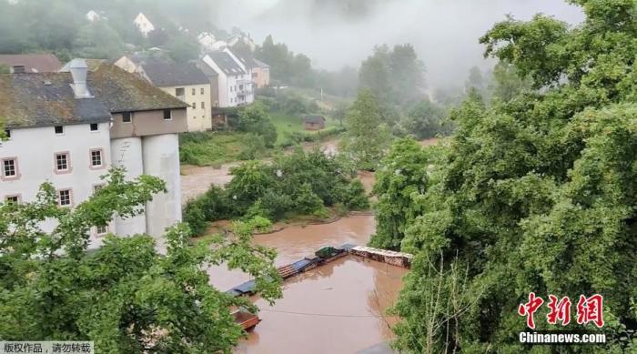 当地时间7月15日，德国Kyllburg暴雨过后，洪水泛滥。