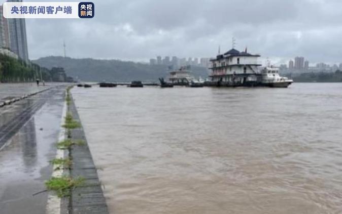 长江泸州段迎来今年入汛最大洪峰 水面距堤岸仅约10厘米