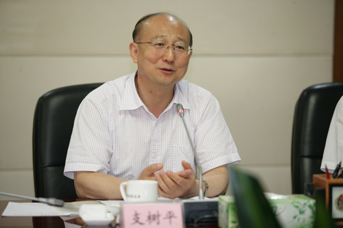 靠什么稳定扩大消费需求？——从一位全国政协常委关于国产奶粉和智能马桶盖“出海”的例子说开去