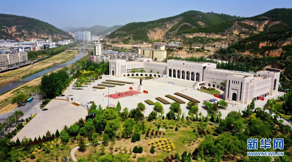 钟华论：伟大的精神之源，奋进的磅礴力量——论伟大建党精神