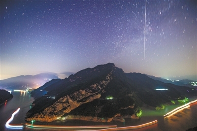中国空间站在头顶掠过 如何用镜头永远留下它的倩影