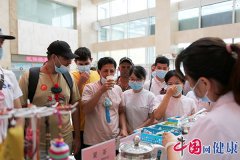 “一带一路”沿线国家留学生交流中医药文化