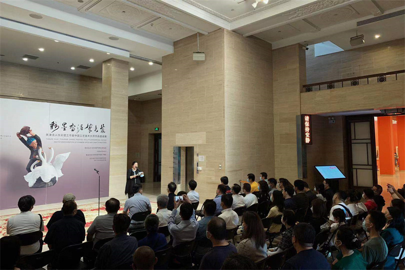 首批国家非遗“泥人张” 亮相中国美术馆
