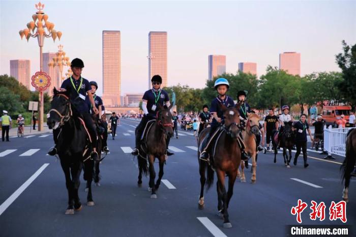 苏炳添喊话网红城市 康巴什回应:给个地址邮寄雪糕