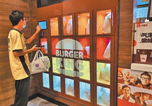 “无接触取餐”让餐品交接更安全、快速