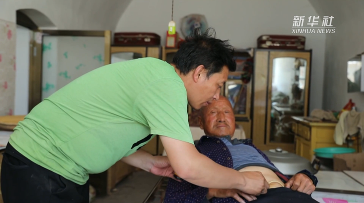 习近平@医务工作者：你们感动了中国，感动了世界！