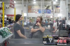 新冠病例激增700%，“全球疫情第一国”怎么了？