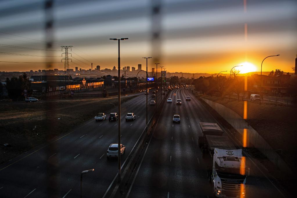 汽车成南非人疫情期间休闲“神器”