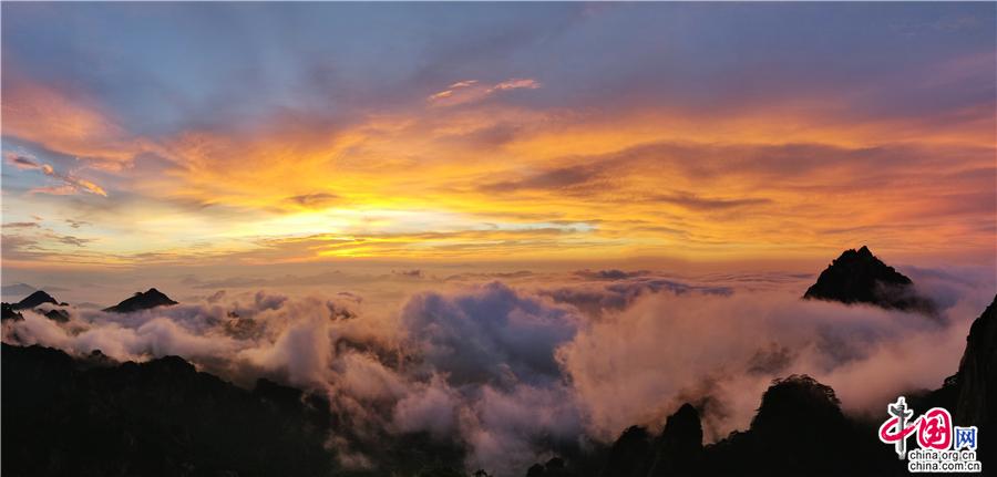 黄山风景区：惊现“日破云涛万里红”（组图）